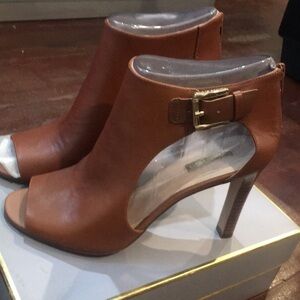 Leather peep toe bootie